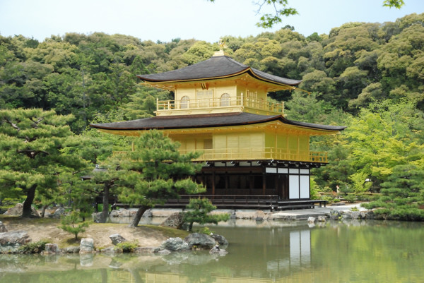 金閣と鏡湖池