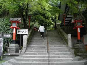 ケーブル山中駅入口