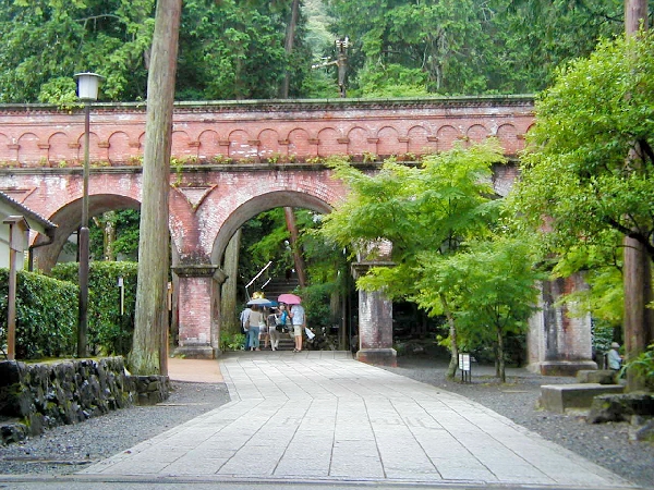 初夏の水路閣