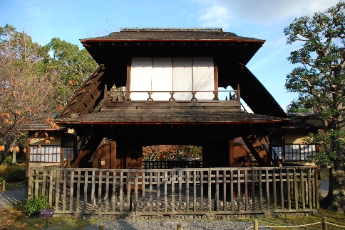 晩秋の傍花閣